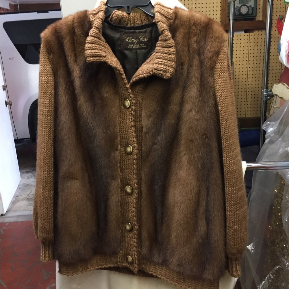 Authentic Henig demi buff fur. Size large
